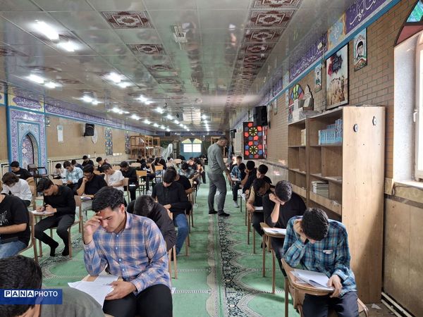 برگزاری آزمون میان پایه دبیرستان نمونه دولتی ۱۷ شهریور