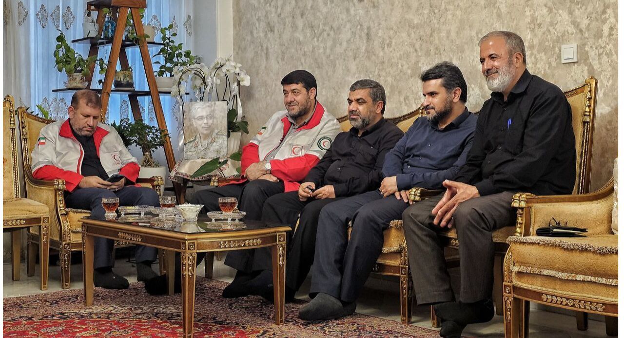 دیدار مسئولان هلال‌احمر با خانواده سپهبد باقری
