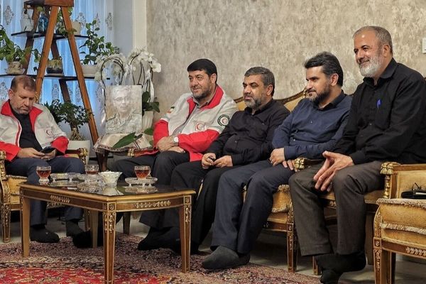 دیدار مسئولان هلال‌احمر با خانواده سپهبد باقری