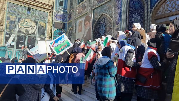نخستین روز از دهه مبارک فجر با برگزاری برنامه‌های فرهنگی و مذهبی متنوع در شهرستان اسفراین