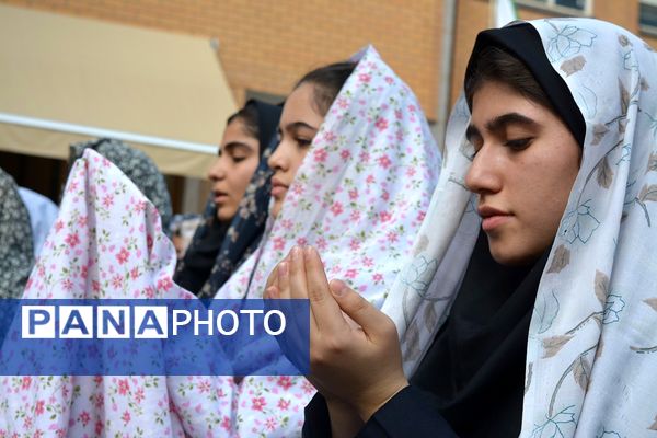 نماز باران، همخوانی زمین و آسمان در دبیرستان ولایت بهارستان‌دو