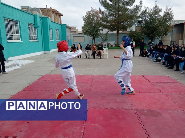 المپیاد‌ ورزشی درون مدرسه ای در دبیرستان فاطمیه