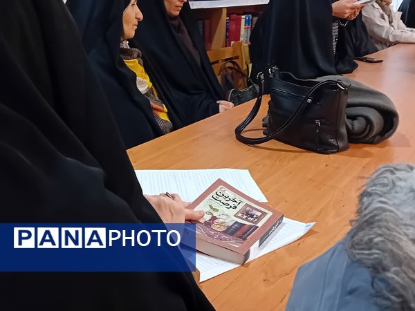 نشست کتابخوانی در کتابخانه شهید بهشتی سملقان