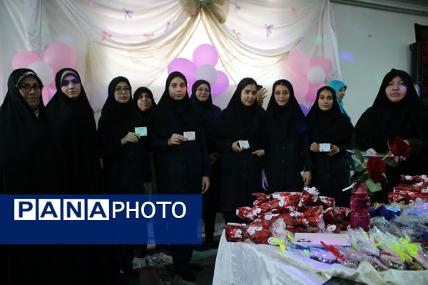 تقدیر از دانش آموزان برتر دبیرستان دخترانه سیداحمد فاتحی یک قم 