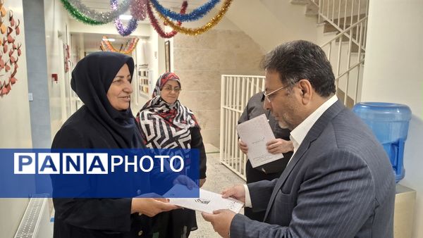 مدیر آموزش‌وپرورش منطقه ۱۴ تهران از کارکنان مدرسه اتیسم راد تقدیر کرد