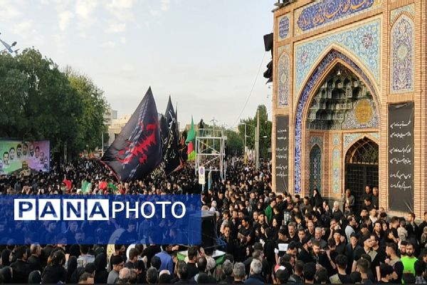 اقامه نماز ظهر عاشورا و آیین تعزیه‌خوانی در اردبیل 