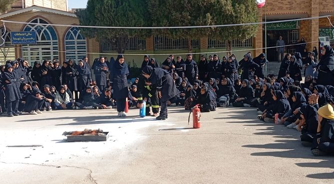 بزرگداشت روز آتش و ایمنی در دبیرستان قدسیان