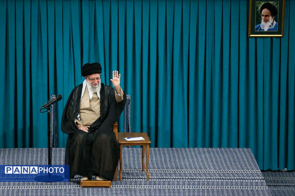 دیدار هزاران نفر از کارگران سراسر کشور با رهبر انقلاب