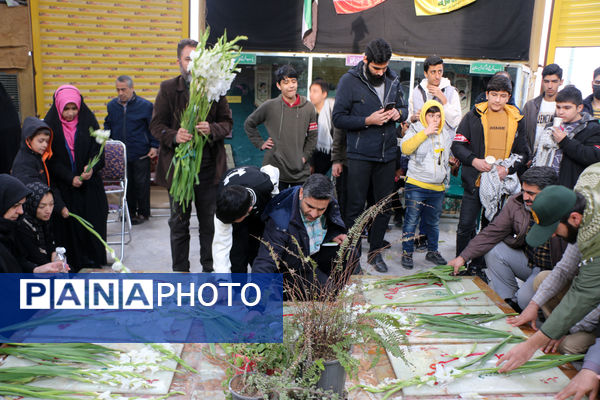 گلباران مزار شهدای گمنام قم در ایام الله دهه فجر