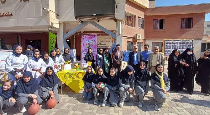 برگزاری نمایشگاه پیمان مهر در دبیرستان آرمیتا مصلی نژاد