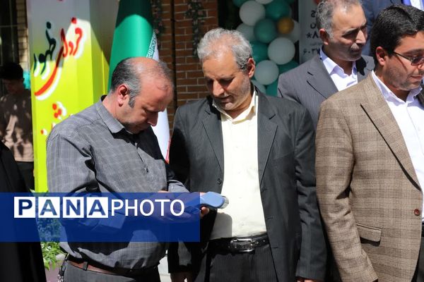 جشن عاطفه‌ها در دبیرستان ۱۳ آبان تبریز