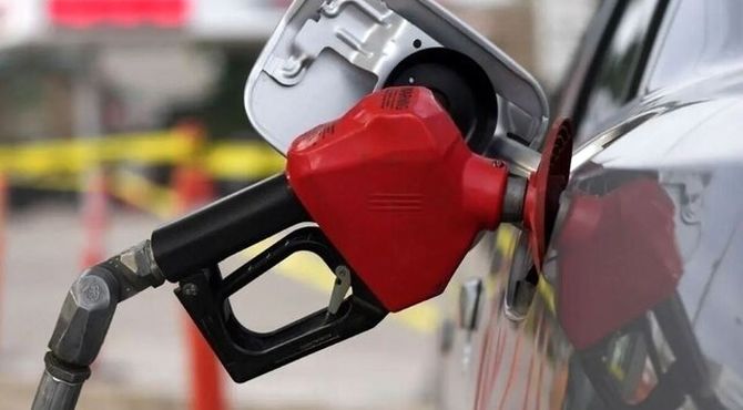 سهمیه بنزین به کارت ملی منتقل شود یا کارت بانکی؟