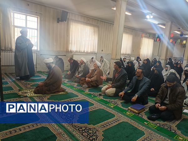 اقامه نماز جماعت در دبیرستان شاهد فاطمیه مشهد