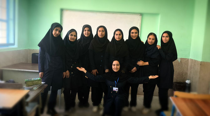 عکس یادگاری دانش آموزان کلاس نهم آموزشگاه پاسداران عفت چلدان