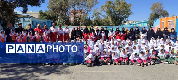 دانش‌آموزان دبستان دخترانه فرهنگیان با مهارت‌های اولیه امداد و نجات آشنا شدند