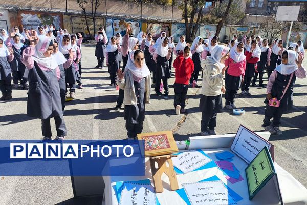 افتتاحیه طرح سفیران سلامت فیروزکوه همراه با اهدای کارت و توزیع مکمل