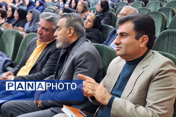 آیین تقدیر از انجمن‌های اولیا و مربیان برتر و تبیین فرآیند انتخابات شورای انجمن اولیا و مربیان ناحیه یک شیراز 