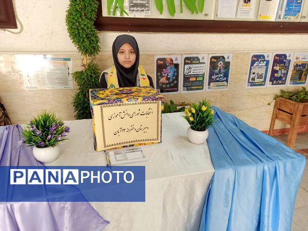 انتخابات شورای دانش آموزی در دبیرستان دخترانه ۱۳ آبان