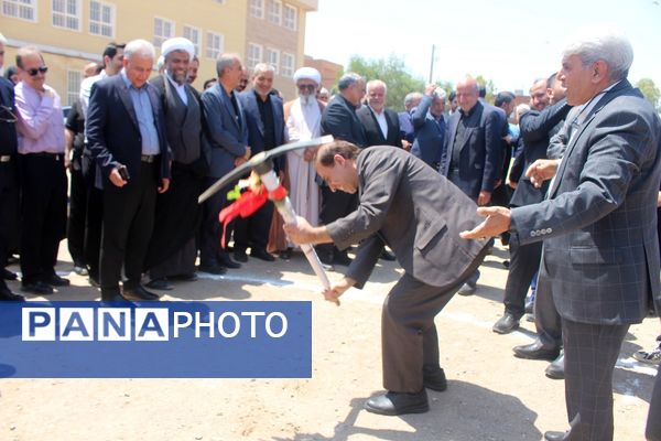 آیین کلنگ زنی احداث سه واحد آموزشی در قم