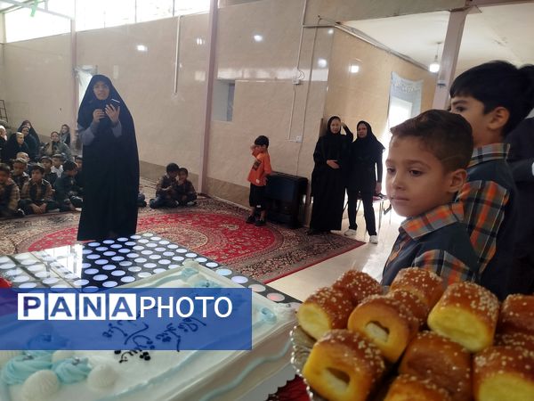 جشن شکوفه ها برای پسران کلاس اولی  دبستان شهید عجمی فدافن