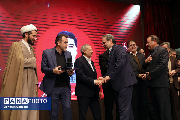 آیین تجلیل از پژوهشگران برتر وزارت آموزش و پرورش