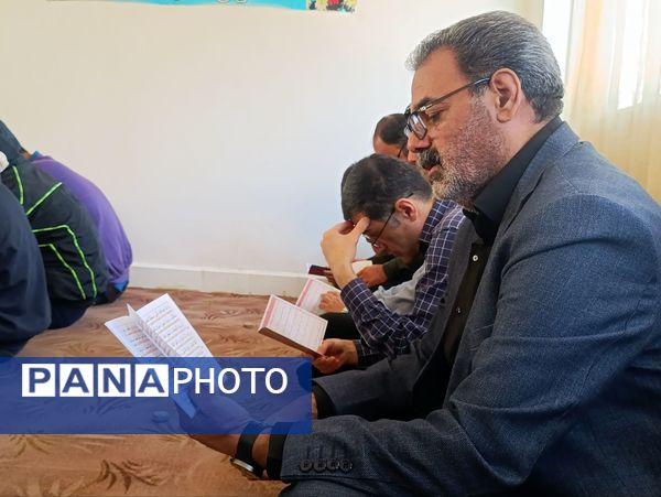 زمزمه‌های عاشورایی دانش‌آموزان در نمازخانه هنرستان شیخ‌الرئیس