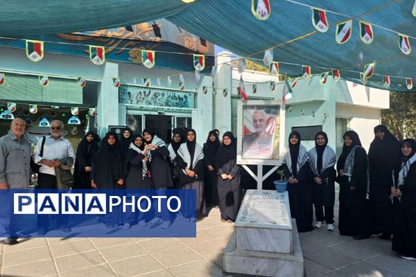 حضور دانش آموزان دبیرستان حجاب ناحیه یک شهرری در گلزار شهدا