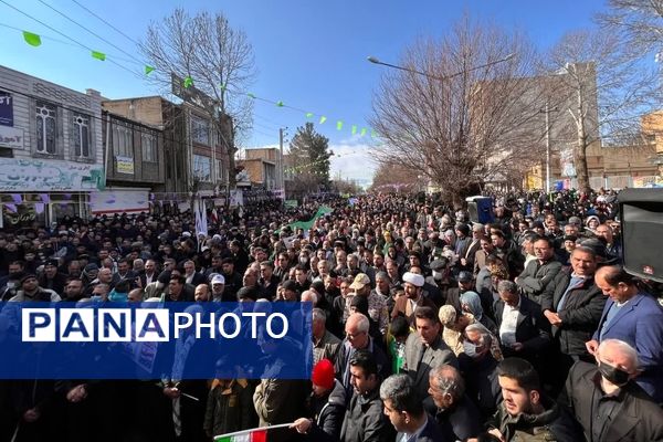 راهپیمایی باشکوه ۲۲ بهمن در اسلام آباد غرب