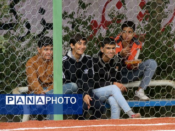 مسابقات طناب کشی شهید پارسا منصور در دبیرستان شاهد ابوذر غفاری 