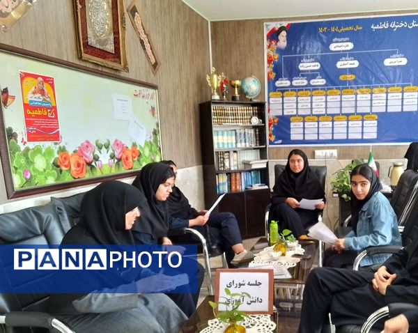 برگزاری اولین جلسه شورای دانش‌آموزی در دبیرستان دخترانه فاطمیه