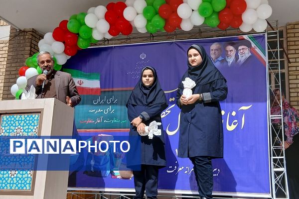آیین بازگشایی مدارس با حضور نماینده مجلس شورای اسلامی در کهریزک 
