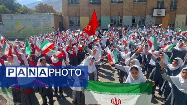 یک پرچم، یک نقشه، یک صدا: همبستگی و عشق به وطن در مدرسه پروین اعتصامی شازند