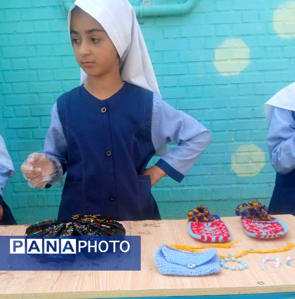 بازارچه درون مدرسه در دبستان دخترانه شهید احمد خاقانی شیروان