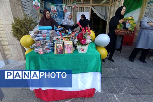 گرامیداشت ۱۳ آبان و یاد شهدای دانش‌آموز سال 57 در دبیرستان فرزانگان قوچان