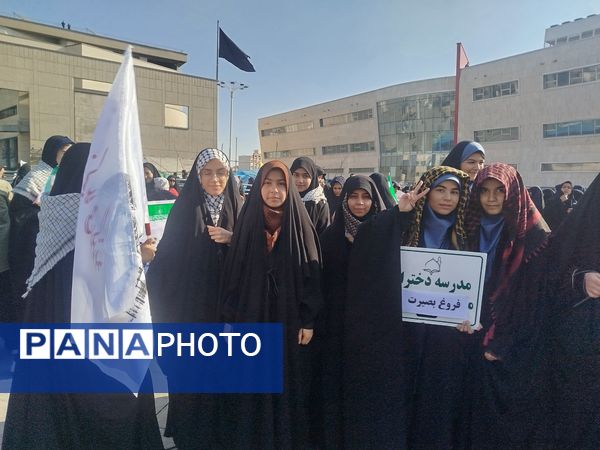 خروش ۱۳ آبان در مشهد؛ دانش‌آموزان، نماد ایستادگی