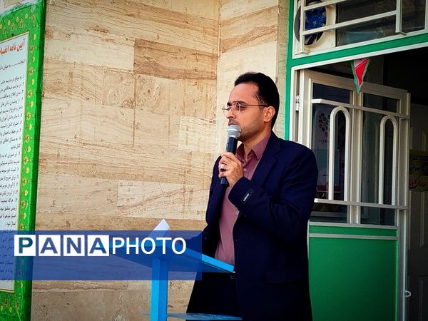 مدرسه میثاق کاشمر شاهد رقابت انتخاباتی دانش آموزان برای مدیریت مدرسه بود