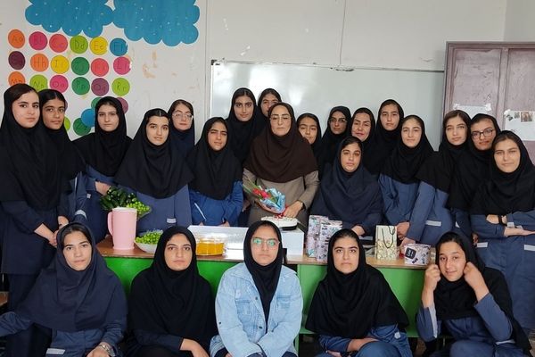 عکس  یادگاری کلاس دهم پروین اعتصامی
