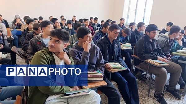 نشست جهاد تبیین به‌مناسبت گرامیداشت دهه‌مبارک فجر در مدرسه امام خمینی (ره) دیشموک
