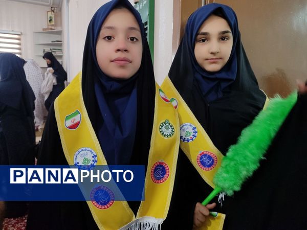 محفل نماز جماعت در دبیرستان شاهد تکتم