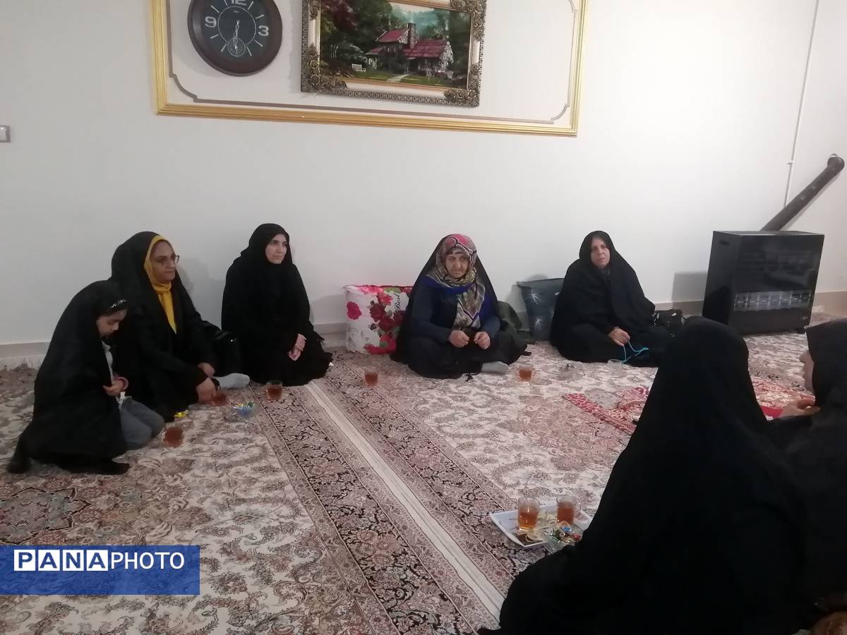 دیدار گروه جهادی شهید صمدی با خانواده شهید نیکدل
