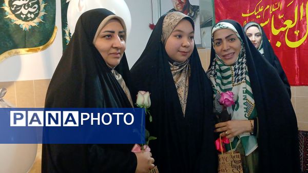 تقدیر دانش‌آموزان فعال فرهنگی‌هنری از مادرانشان با همکاری مربی در محمدشهر کرج