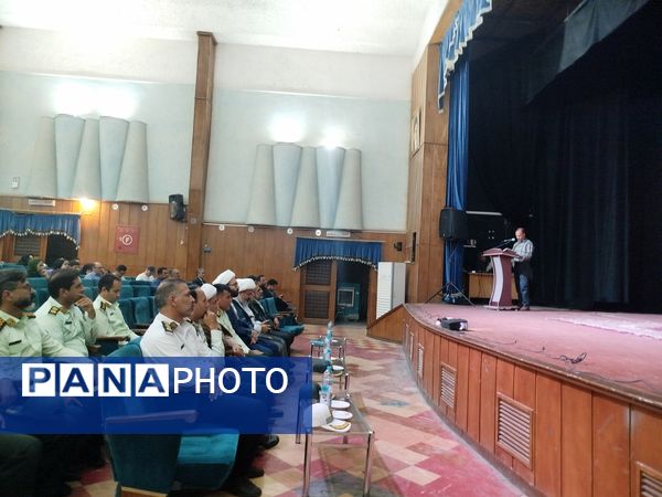 همایش فضای مجازی ظرفیت ها و آسیب ها در سالن سرو کاشمر با حضور مسئولین شهرستان