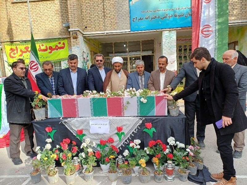 استقبال از شهید گمنام در دبیرستان نمونه معراج شیروان