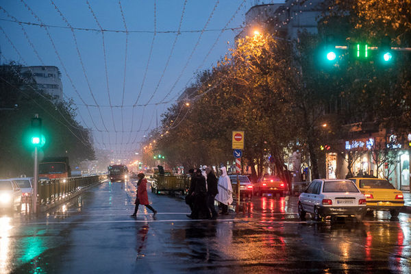 هشدار نارنجی برای تهران؛ کاهش ۱۰ تا ۱۷ درجه‌ای دما و بارش باران