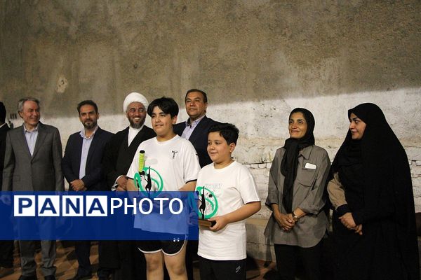 مراسم اختتامیه مسابقات جایزه بزرگ تنیس خاکی بم در مجموعه ورزشی آرشام بم