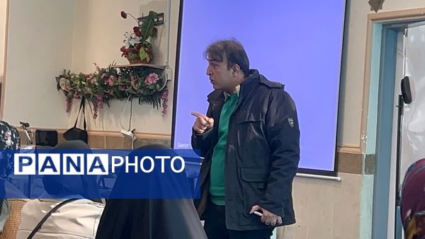 دومین جلسه آموزش خانواده دبیرستان شهید تیمسار فلاحی ناحیه یک کرج 