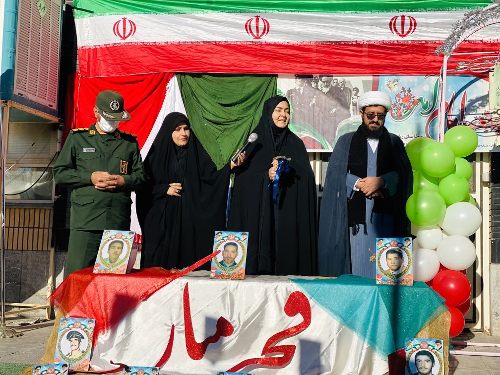 نواخته شدن زنگ انقلاب در دبیرستان نمونه دولتی آمنه(س) 