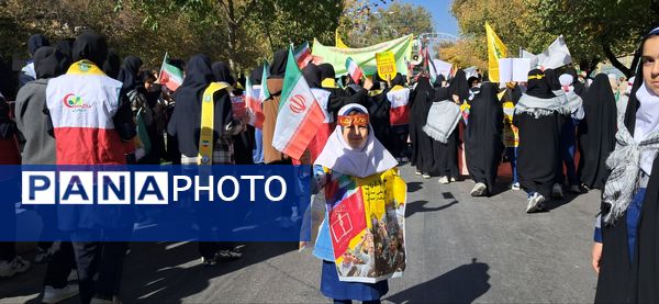 مشت هایی از نماد استواری و شجاعت 