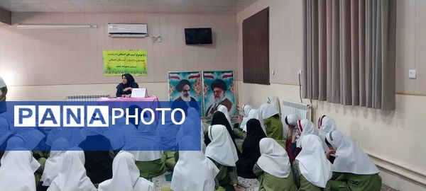 مراسم هفته مبارزه با اعتیاد در دبستان شاهد حاجی‌آباد 