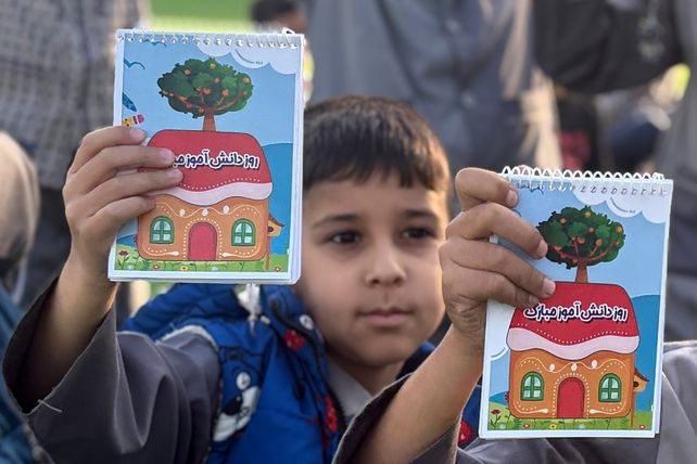 گرامیداشت روز دانش‌آموز در مدرسه روستایی  شهید بهنام محمدی